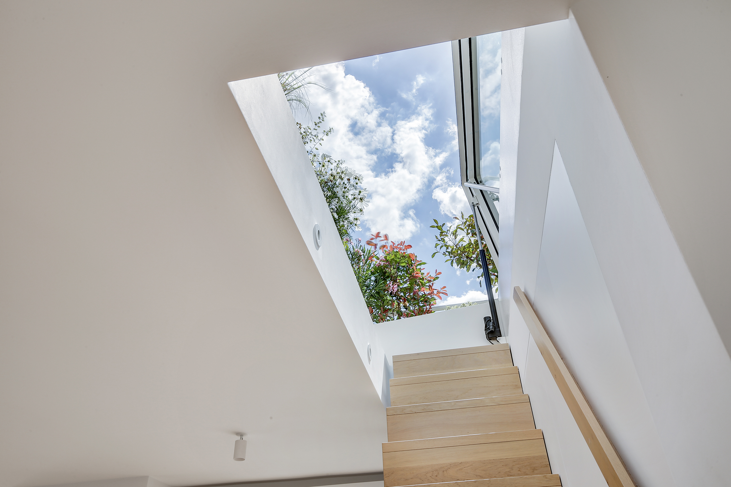 Réaménagement d'un appartement à Paris et création d'un rooftop Acces terrasse architecte-11