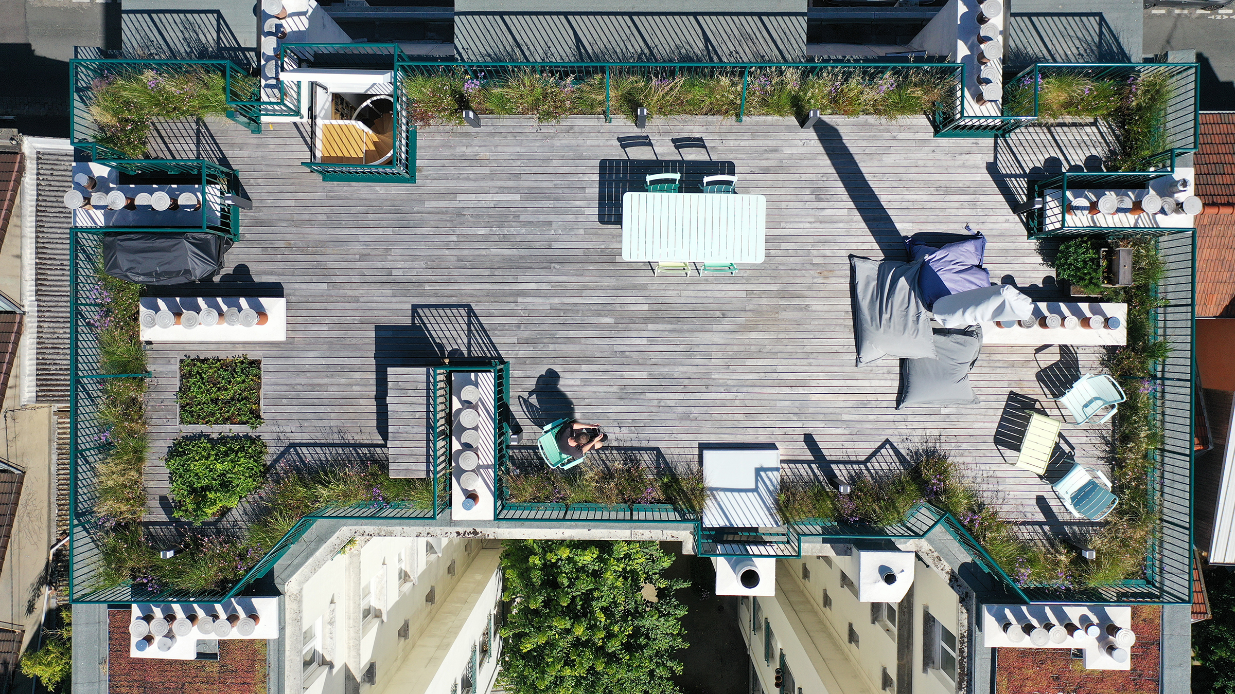 Création et aménagement d'un rooftop accessible de 150 m² default