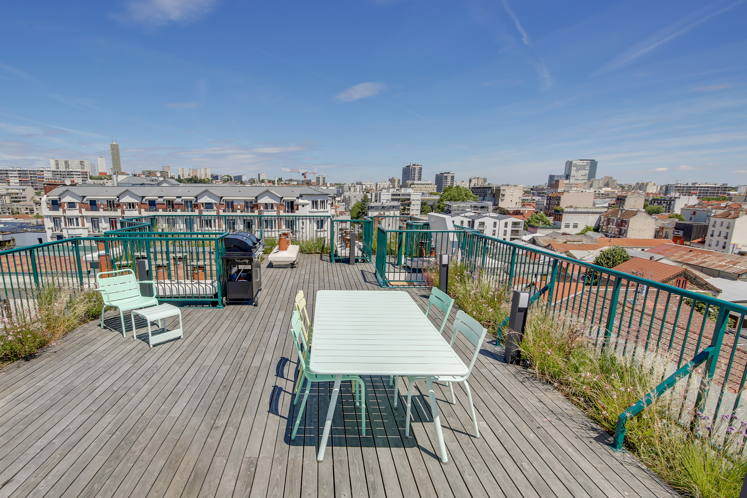 Création et aménagement d'un rooftop accessible de 150 m² Terrasse dernier etage architecte paris 7