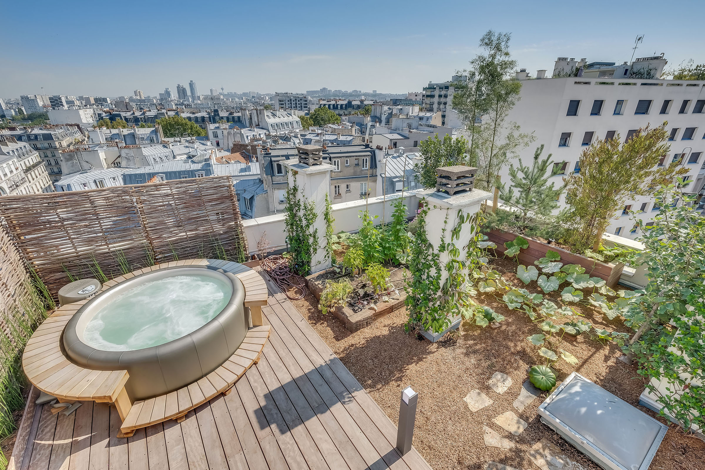 Création d'un toit jardin à paris Terrasse jacuzzi paris